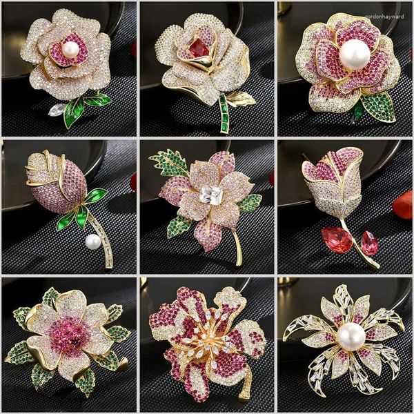 Broches Luxury Micro-instruit Zircon Camellia Rose Elegant Elegant Water Pearl Tulip Corsage Coat ACCESSOIRES PINS Cadeaux de vacances