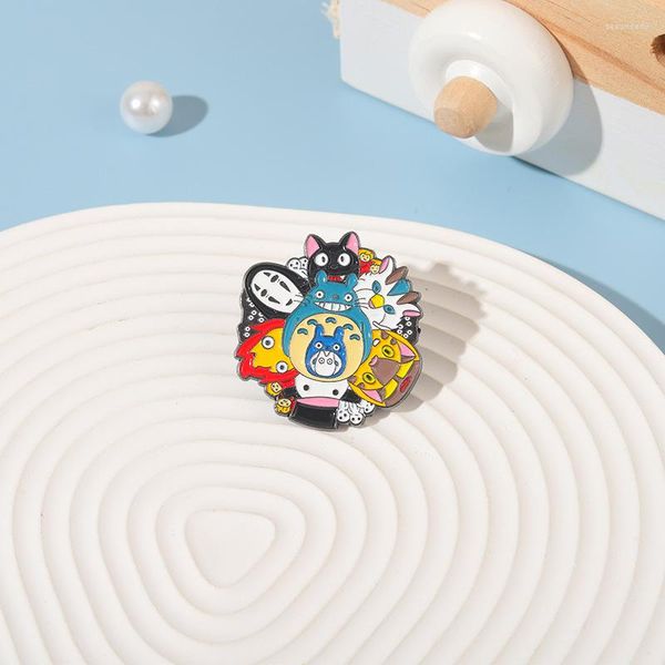 Broches Miyazaki Anime dibujos animados película papel esmalte duro insignia broche DIY mochila Collar solapa moda personalidad Pin Fans joyería regalo