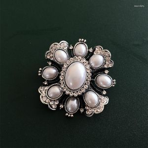 Broches Morkopela Baroque Simulé Perles Broche Bijoux De Luxe Banquet Vêtements Écharpe Costume Clip Pin Cadeau Pour Les Femmes