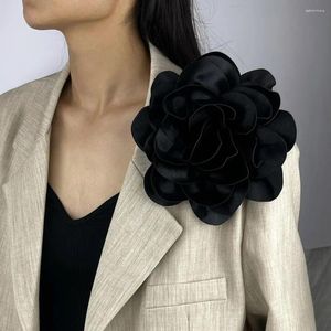 Broches feest slijtage bloem pin elegante satijnen bloemenbroche voor vrouwen mannen stijl revers diner prachtige grote accessoire