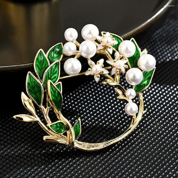 Brooches Pearl Rinaistone Wreath Brooch Round Flower for Women Baroque Trendy Elegant Circle Leaf Pins Party Wedding Gift