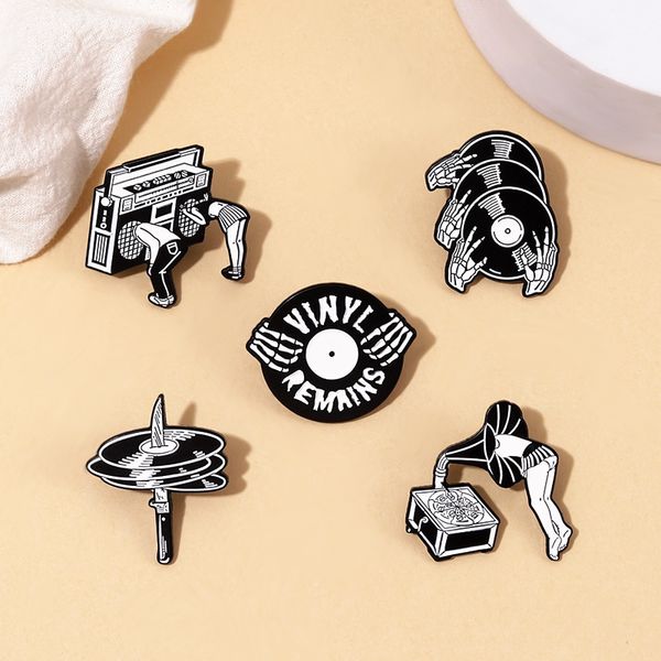 Broches Broche pour Femmes Hommes Mode Vintage Radio Émail Artisanat Art Manteau Chemise Bijoux Sac en Métal Décor Broches et Épingles à Vendre Couleur Noire