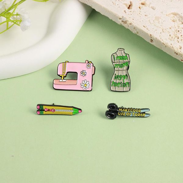 Broches Machine à coudre rose épinglettes en émail stylo à fermeture éclair modèle crayon ciseaux broche vêtements Badge bijoux cadeaux pour amis vente en gros