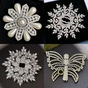 Broches Broches Broche Designer Broche Marque Lettre Femmes Cristal Plaqué Or Sier Broches Costume Broche Robe De Soirée De Mariage Bijoux