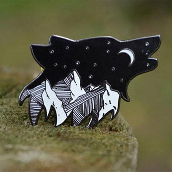 Broches Pins Creativity Black Mountain Wolf Star Moon Range Hard Enamel Insignia Broche Mochila Lapa de solapa Joya de joyería