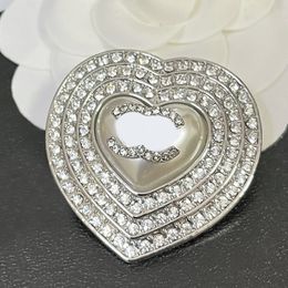 Broches Broches Designer pour Femmes Marque Lettre Plaqué Argent En Acier Inoxydable Inlay Cristal Bijoux Broche Broche Hommes Se Marier Fête De Mariage Tissu Cadeau De Noël