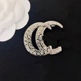 Broches Pins Ontwerper voor Vrouwen Merk Letters 18K Vergulde Inlay Crystal Strass Sieraden Handgemaakte Lederen Broches Pin Mannen Trouwen Bruiloft Doek