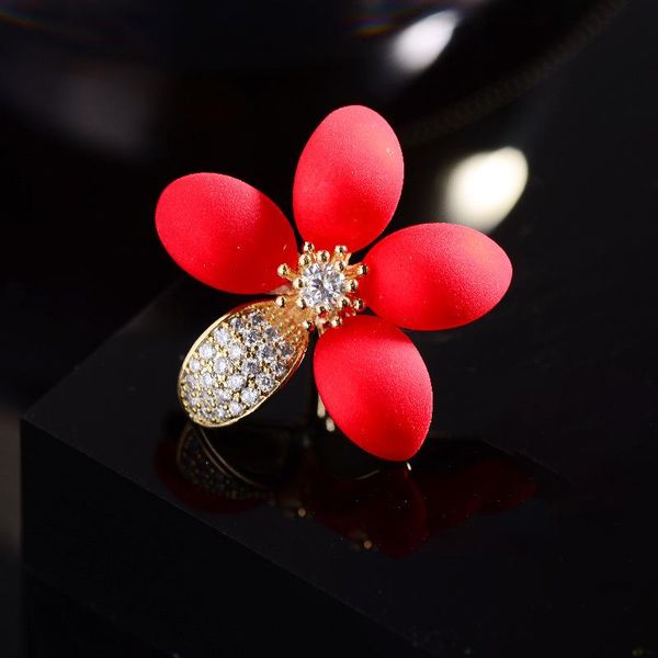 Broches broches mode petite fleur rouge Zircon épinglette collier élégant tempérament femmes chapeau pour sacs à dos boucle accessoires bijoux broches