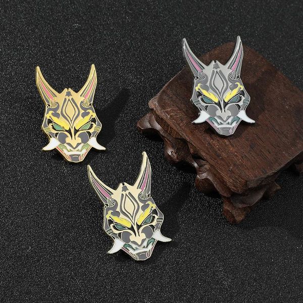 Broches Pins Juego Genshin Impact Xiao Broche Cosplay Anime Traje de utilería Máscara Luminous Metal Pin Badge Fans GiftPins