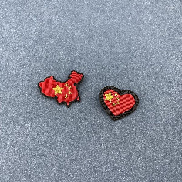 Broches Rouge Carte Chinoise Motif Broderie À La Main Vêtements Accessoires Unisexe Soie Poitrine