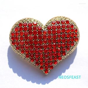 Broches Red Color Ridestone Heart For Women Delicate Alloy Corsage Pin Ladies Holiday Gifts Dress Accessoires Classic Sieraden