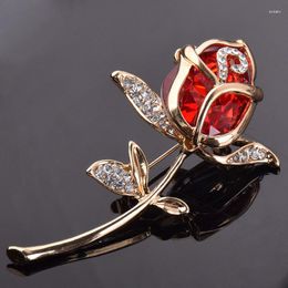 Broches Red Rhinestone Rose Flower Broche voor mannen en vrouwen Sierlijke pak jas Corsage Pin kleding Accessoires Sieraden Bruiloftgeschenken