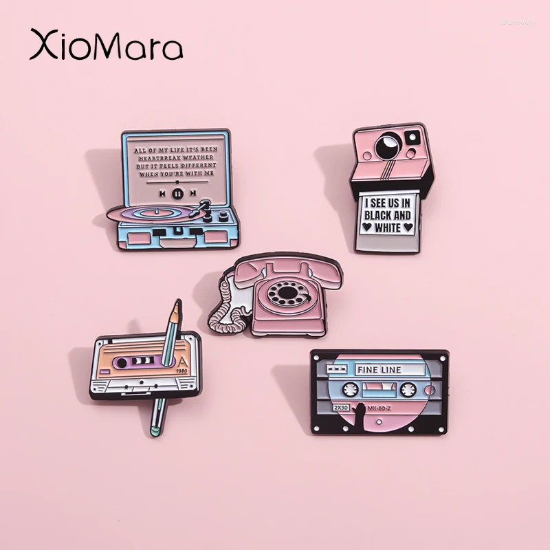 Brooches Retro Gramophone Enamel Pins Cartoon Fine Line Tape Camera Phone Lapel Badges Funny Jewelry Gift For Friend