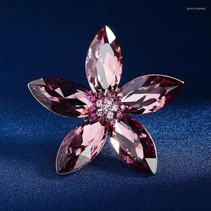 Brooches Retro Imitation Crystal Flower Women's Brooch haut de gamme Luxury 2024 ACCESSOIRES DE CORSE DE CORSAGE À LA MODE
