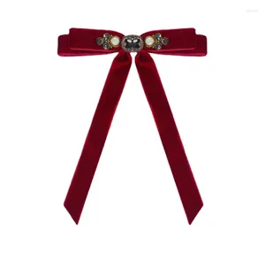 Brooches rétro Velvet Bow Brooch Himitone tissu bowknot épingles à revers pour femmes collier de chemise cravat