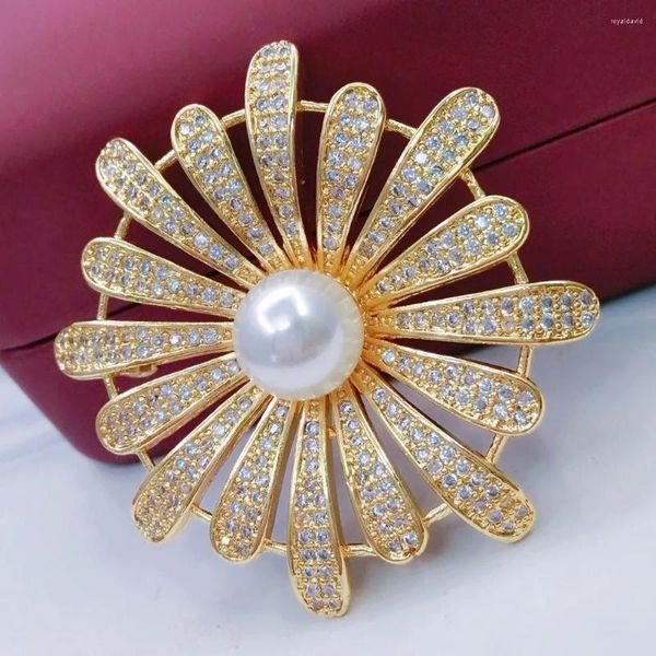 Broches-venta de alfileres de color dorado para mujer, broche de flor de moda europea, joyería CZ, decoración de boda, precio al por mayor