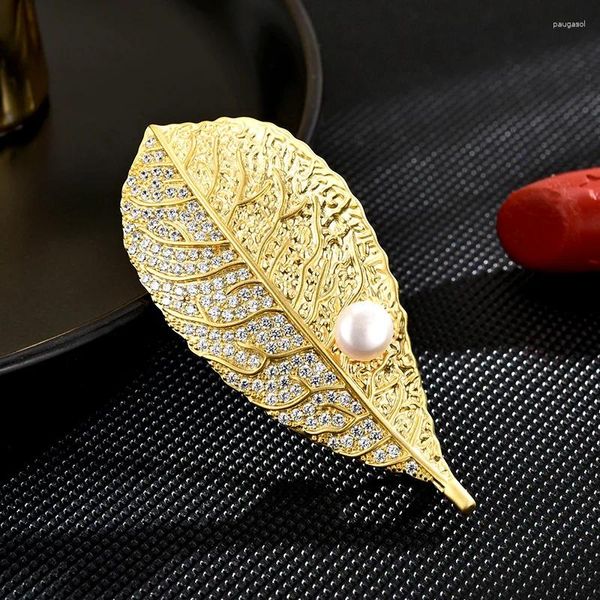 Broches en forme de feuille pour femmes, Design français Simple, élégant, délicat, Zircon, perle d'eau douce de haute qualité, accessoires de tempérament