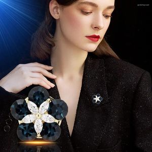 Broches bijoux simples de fleur de cristal bleu broche en métal boucle magnétique boucle corsage des vêtements pour femmes accessoires