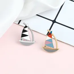 Broches Kleine Zeilboot Broche Leuke Kleurrijke Aangepaste Emaille Pins Shirt Rugzak Revers Pin Cartoon Metalen Badge Sieraden Geschenken Voor Kind Vriend