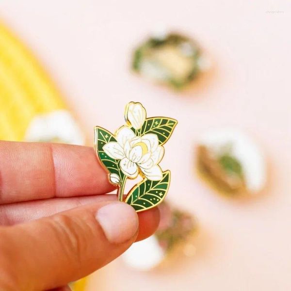 Broches Broche en émail dur Southern Magnolia | Badge à revers Floral plante d'intérieur, broche série fleur pour bijoux, accessoires, cadeaux, vente en gros