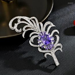 Brooches Temperrament Design Luxury Micro-Instrad Zircon Feather for Women Elegant Refined Retro Coat Accessories Pins Corsage
