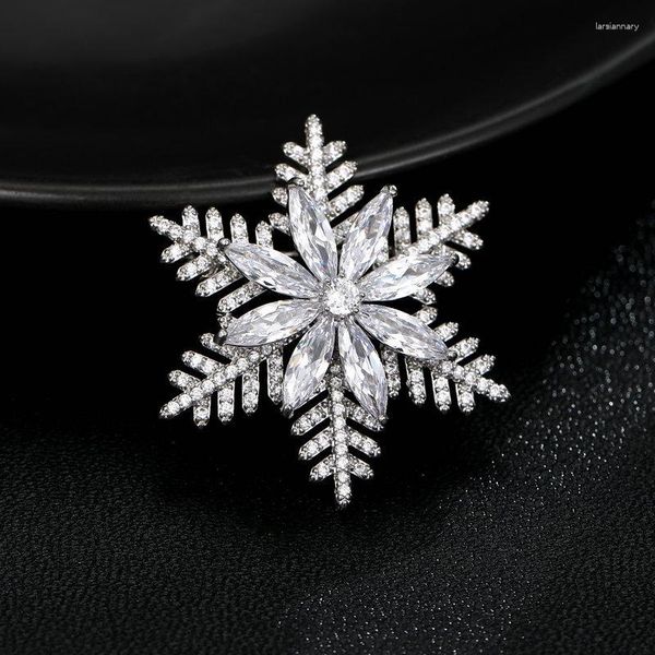 Broches de moda para mujer 2023 broche de copo de nieve giratorio alfileres de solapa hombre Unisex Zirconia cúbica brillante Cooper regalo de Navidad