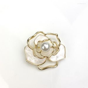 Broches Trendy Hollow Rose Bloem Voor Vrouwen Parel Camellia Mode Pins Elegante Corsage Broche Wedding Party Sieraden Accesoires