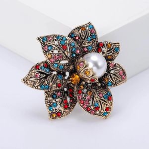 Broches trendy parelbloem voor vrouwen tricolor vintage holle strass verlaat kantoorfeest broche pins geschenken