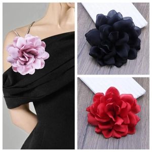 Brooches Vintage Camellia Flower Elegant Handmade Corsage Badge Small Fragrance High Sense Femmes