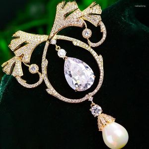 Broches Vintage Style Court élégant zircone médaille broche haute qualité femmes vêtements luxe géométrique perle ornement
