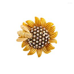 Broches Vintage lindo abeja girasol para mujer moda de verano insecto Margarita flor broche de diamantes de imitación Pin joyería para banquete regalo