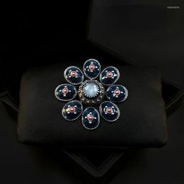 Broches Vintage Élégant Fleur Broche Corsage Haut De Gamme Pour Les Femmes Costume Broche Décorative Vêtements Accessoires Strass Bijoux Épingles En Émail