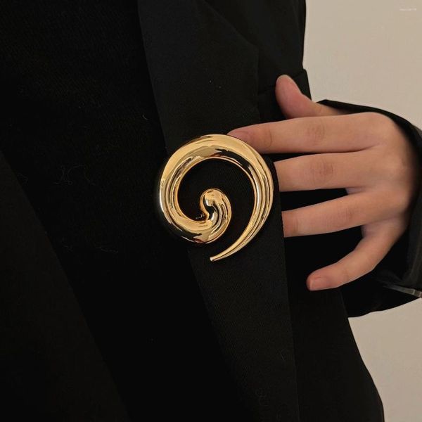 Broches Vintage chapado en oro Irregular Metal espiral vórtice broches para Mujeres Hombres traje ramillete Pins accesorio de joyería de fiesta