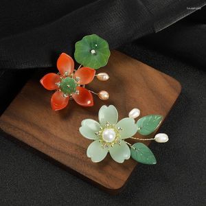 Broches Vintage fait à la main fleur broche élégant Corsage émaillé luxe perle broche Antique classique accessoires femmes exquis Badges