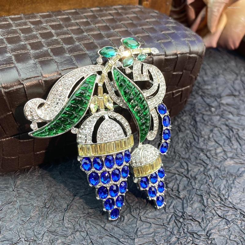 Brooches Vintage Jelly Glass Inlaid With Fashion Exquisite Grape Style Brooch Jewelry For Woman Trend