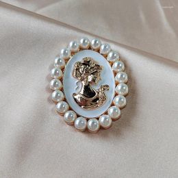 Broches Badge de tête de lady vintage pour femmes Pearl Classic Beauty Portrait Figure Party Party Oval Brooch Pin Retro Jewelry Cadeaux