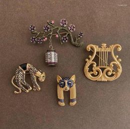 Broches Vintage Luxe Paleis Barokke Pin Persoonlijkheid Luipaard Hoofdspelden Literaire Harp Pruimenbloesem Jas Sieraden Accessoires