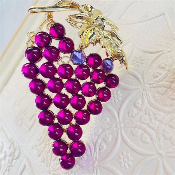 Broches Vintage raisin violet pour femmes, en alliage de haute qualité, feuille de fruits, Corsage, bijoux à la mode, vêtements féminins, Badges