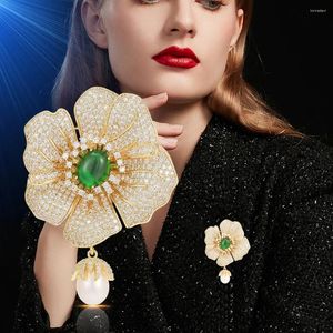 Broches Vintage blanc perle cristal strass fleur broche Rosette broches pour femmes élégant bijoux de mariage robe Hijab 2024