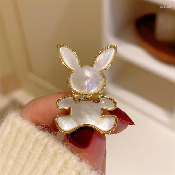 Broches de concha blanca para mujer y niña, accesorios para suéter de animales a la moda, Pin de Color dorado, joyería fina para fiesta, regalo de cumpleaños