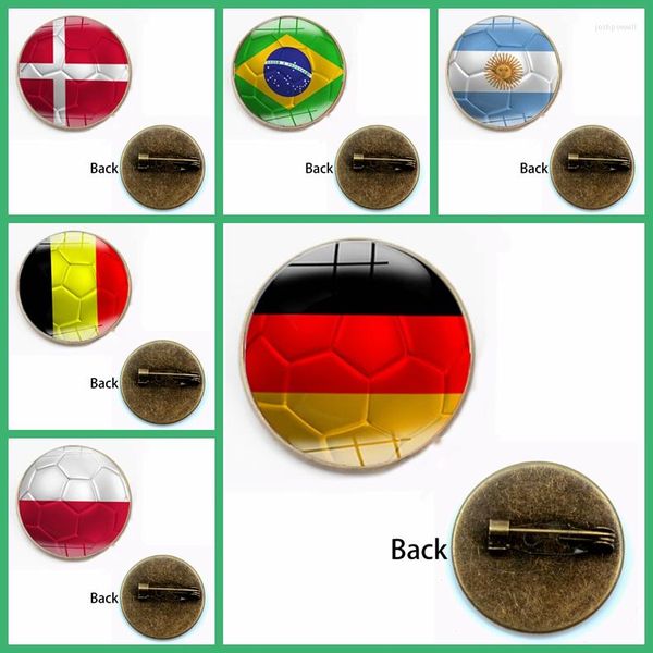 Broches Juego de fútbol mundial Insignia Broche Titular Bolsa Ropa Joyería Bandera Vidrio Sleutel Hombres Material Festival Producto