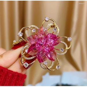 Broches XUYE fête de mariage luxe brillant cristal clair fleur Corsage bijoux pour femmes tempérament doux belles broches