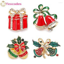 Broches yexcodes boîtes cadeaux broche épingle de cloche de Noël arbre bonhomme de neige en cristal charme