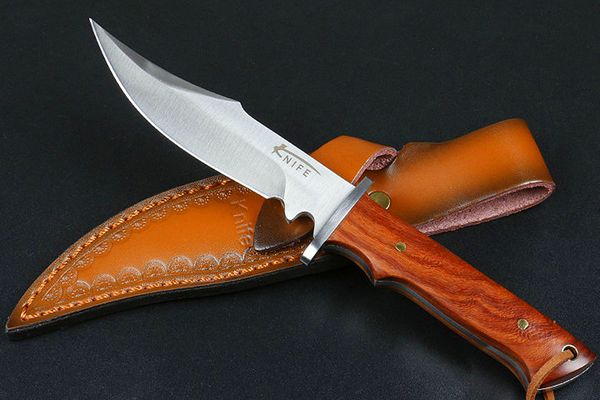 Specail Off Survival Straight Knife 440C Satin Drop Bowie Blade Full Tang Mango de madera dura Cuchillas fijas para exteriores Cuchillos de caza con funda de cuero