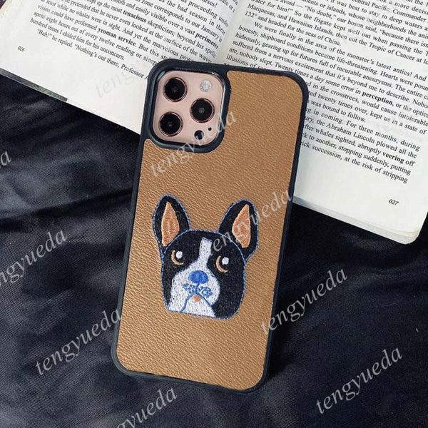 Étuis de téléphone de concepteur de fleurs brunes pour iPhone 13 13pro 12 pro max 11 11pro XS XR Xsmax 7 8 plus Lettres en TPU de haute qualité broderie chien design couverture de téléphone portable de luxe