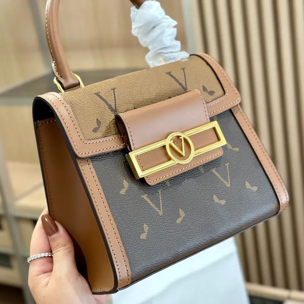 Brown Great Leather Women's Bag Women's Bag Pochette Totes Famous Brand Designer Femmes Sacs de messager Paris Lettre solide Sac Crossbody Sac Fashion Femmes Sacs d'épalsine