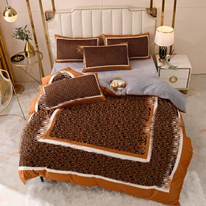 Ensemble de literie de luxe avec lettres marron, housse de couette en velours, drap de lit avec 2 taies d'oreiller, queen size, à la mode, ensembles de couettes douces