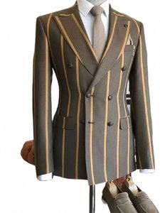 Costumes pour hommes marron sur mesure 2 pièces Blazer Pantalon Double boutonnage Peaked Revers Stripes Slim Fit Mariage Groom sur mesure Plus Taille p4yi #