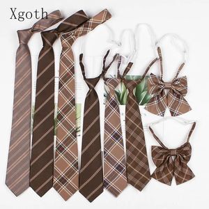 Bruine stropdas DK Shirt Gift Male preppy universiteitsstijl koffie Stripe Retro Tie Decoratie JK Ntralter Vrouw Girly Kawaii Accessories 240314