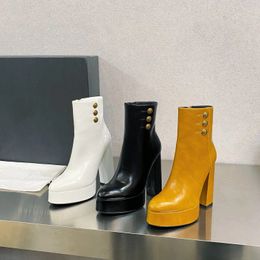 Bruine pumps Enkellaarsjes Instapper met puntige neus en dikke hakken Leren zool Laarzen voor dames luxe ontwerper Mode-bottonschoenen Fabrieksschoeisel